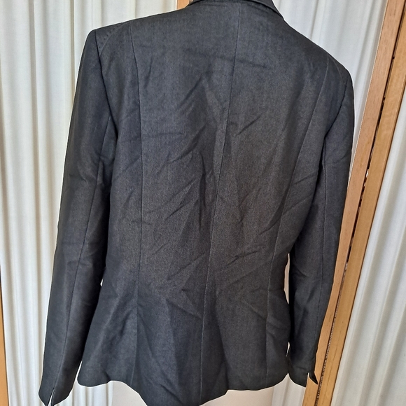 Tahari Black 3 Button Blazer with Pockets - Picture 4 of 6